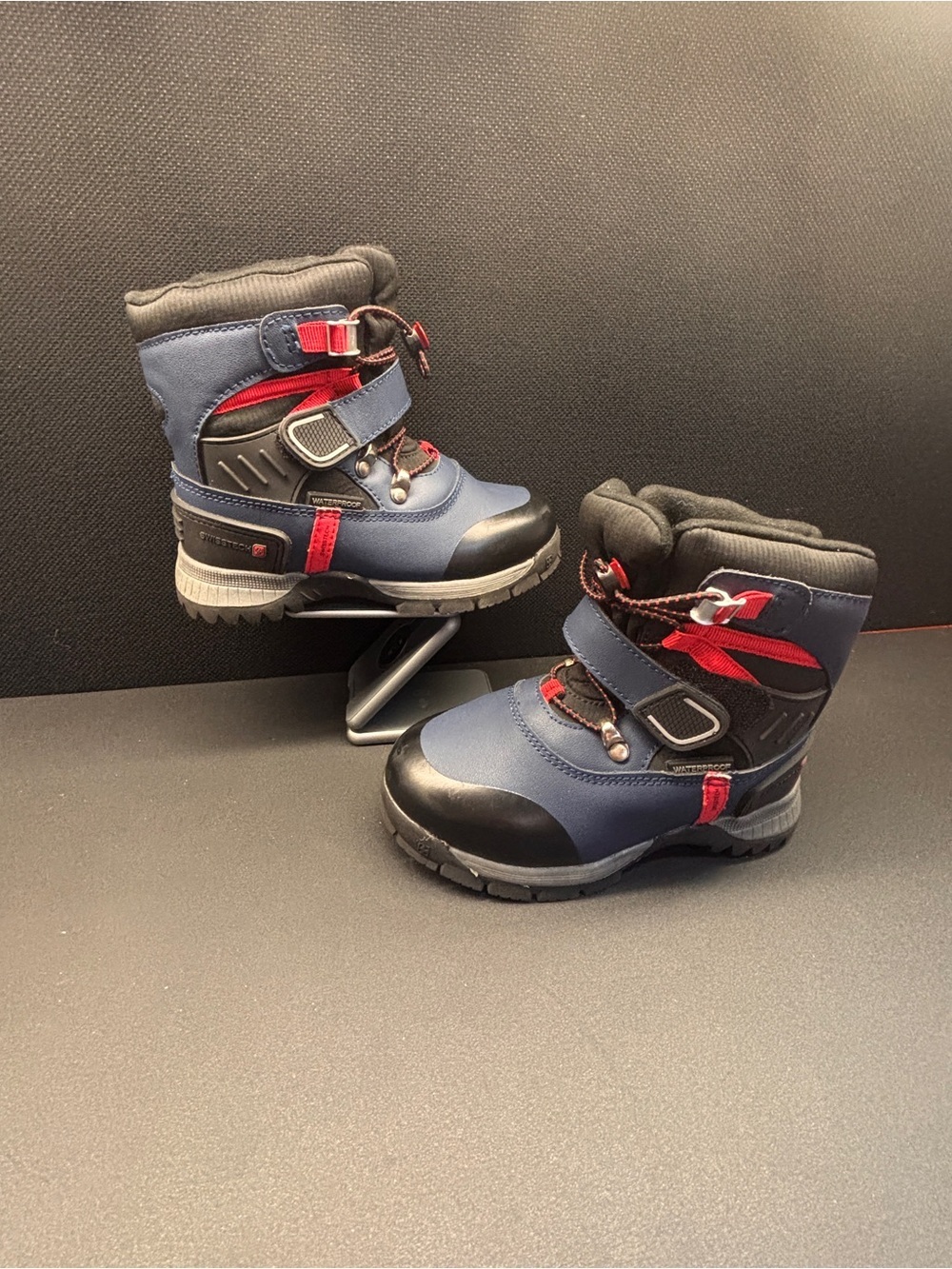 SwissTech 3M Thinsulate Sz10 (fits 6yo) Kid Waterproof Snow Boots Rated to -25F